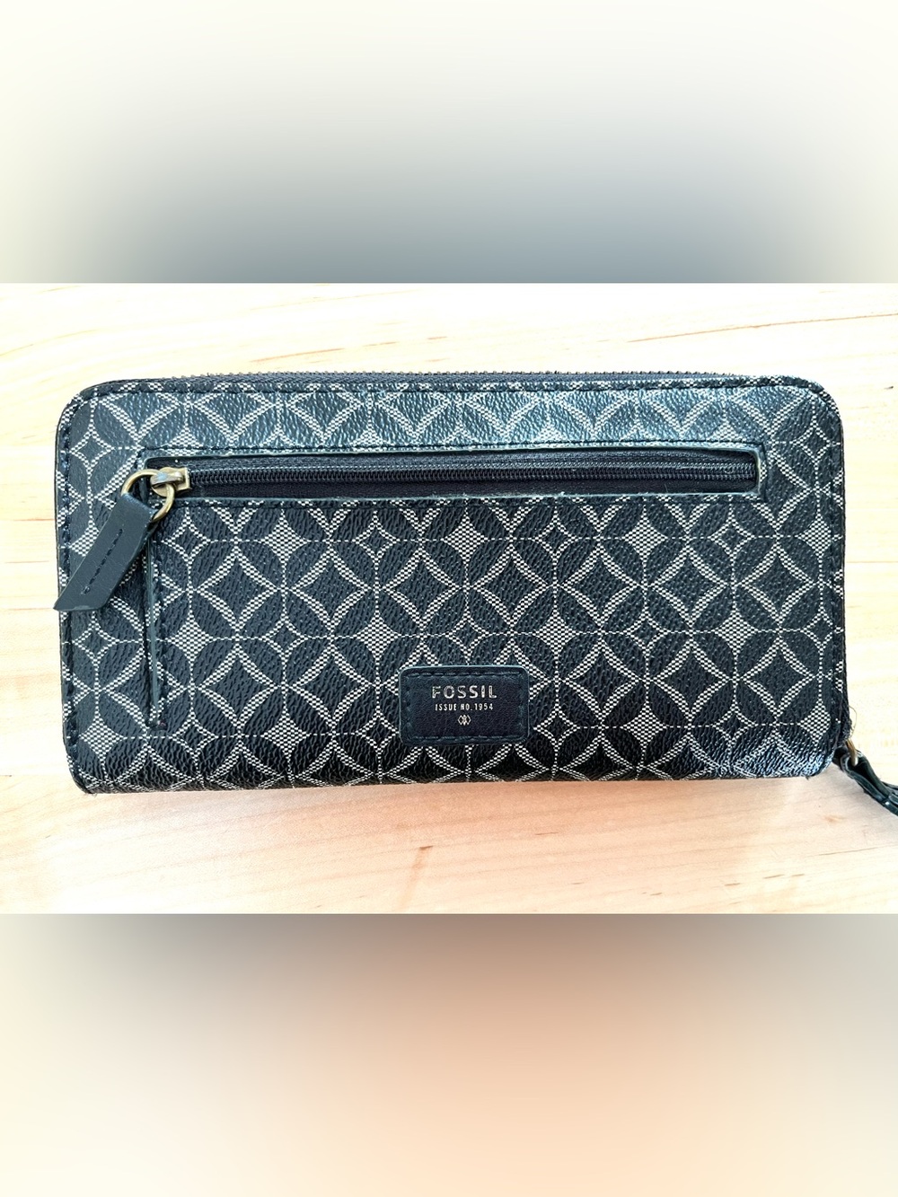 Fossil Geometric Logan Black and Ivory Zip Around Wallet
